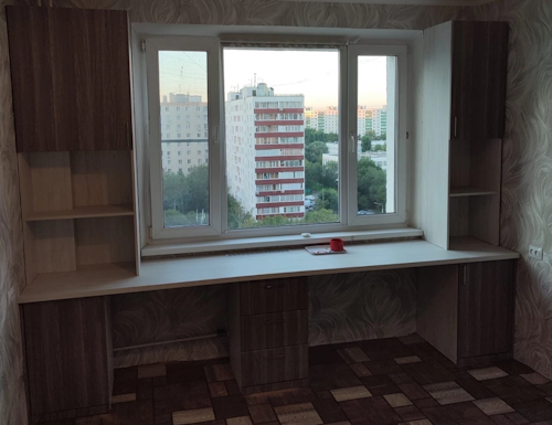 Рабочая зона у окна в Москве